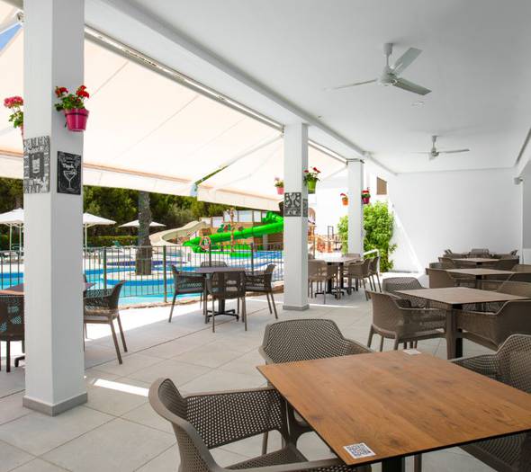 Solarium terrace Hotel Cala d’Or Playa Mallorca