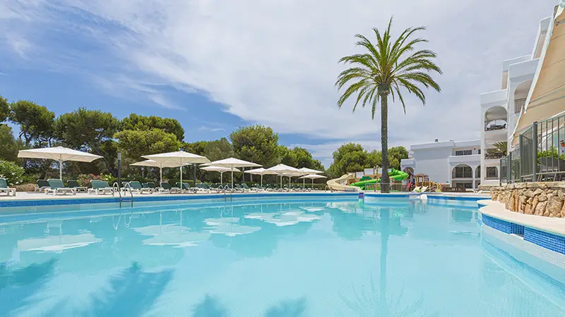Parque acuático en la piscina infantil del Hotel Cala d'Or Playa