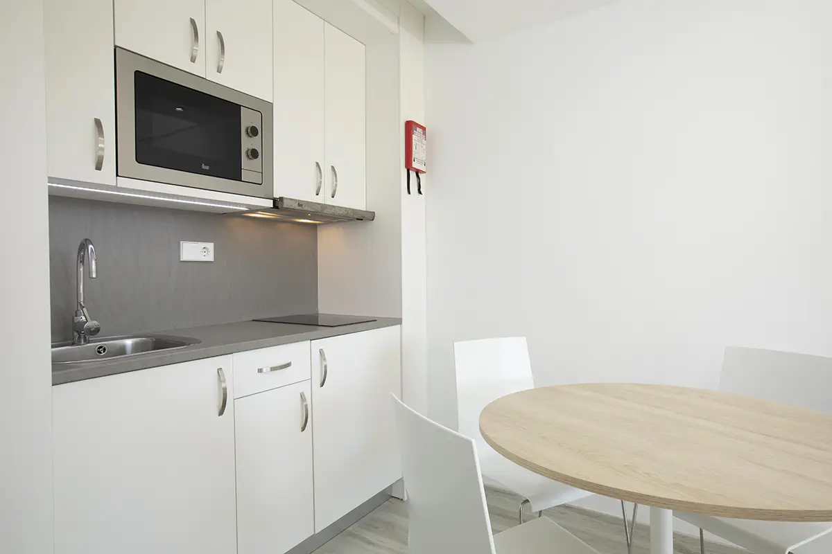 Cocina funcional y equipada en Hotel Cala d’Or Playa