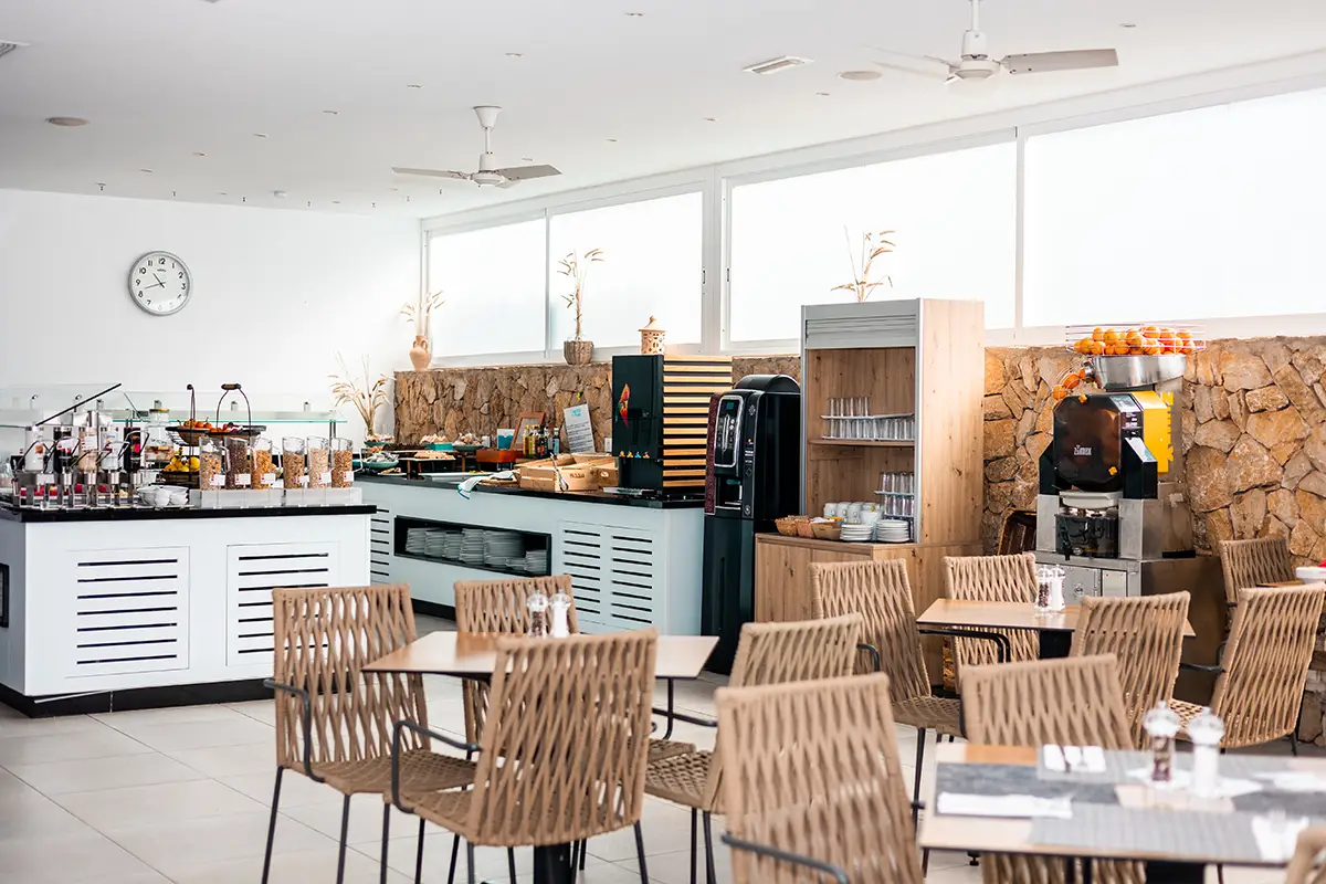 Comedor del restaurante buffet en Hotel Cala d’Or Playa