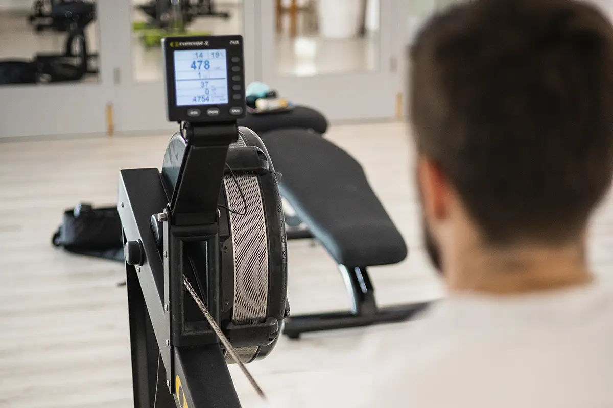 Máquina de ejercitarse moderna en Hotel Cala d’Or Playa